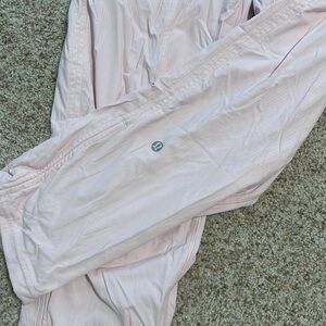 Strawberry milkshake Lululemon cropped dance studio jogger, Size 4